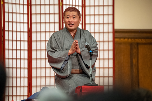 Tatekawa Shinoharu ’99 performs while kneeling at centerstage