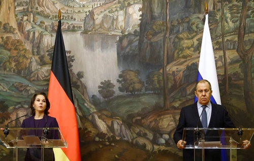 German Foreign Minister Annalena Baerbock and Russian Foreign Minister Sergey Lavrov after their meeting Tuesday in Moscow.