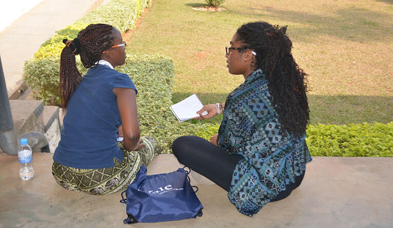 Ampofo consults a YAAS student.