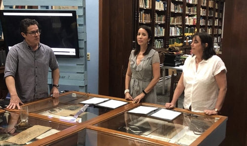 Photo caption: (From left) Reinaldo Funes Monzote, Professor of History at the University of Havana and Henry Hart Rice Family Foundation Visiting Professor at Yale University; Liliana Nuñez Velis, President of FANJ; and Claudia Valeggia, Professor of Anthropology and Chair of the Council on Latin American and Iberian Studies, gather to sign a “celebration statement” at FANJ on March 10, 2020 to inaugurate the memorandum of understanding between Yale University and FANJ. 