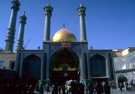 Golden Iwan, Shrine of Fatima Masuma, built in the eighth century, is also a leading Shii seminary in Iran. Kishwar Rizvi, CC BY-SA