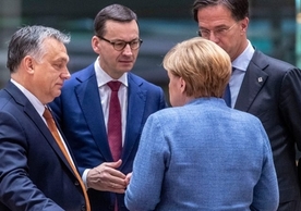 Hungarian Prime Minister Viktor Orbán, Polish Prime Minister Mateusz Morawiecki and Dutch Prime Minister Mark Rutte speaking with German Chancellor Angela Merkel at yesterday’s European Council meeting.