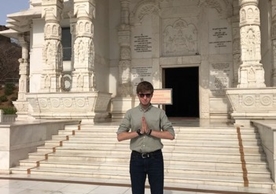 Daniel Bacheschi, YC 2021, at Birla Mandir in Jaipur, India.
