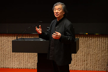 Architect Shigeru Ban speaks to the audience at Hastings Hall