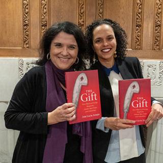 Ana Lucia Araujo in conversation with Cécile Fromont. Photo by Daniel Vieira