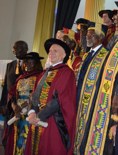 Photo caption: front row, third from left, Ian Shapiro; behind him is Kofi Annan; Christopher Udry is in the back row, upper left corner.