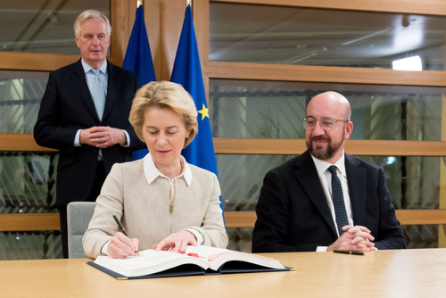 European Commission President Ursula von der Leyen and European Council President Charles Michel signing the EU-UK Withdrawal Agreement today, with Michel Barnier in the background.