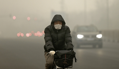 Beijing on a day of heavy pollution in December 2015. Photo: Lintao Zhang/Getty Images.